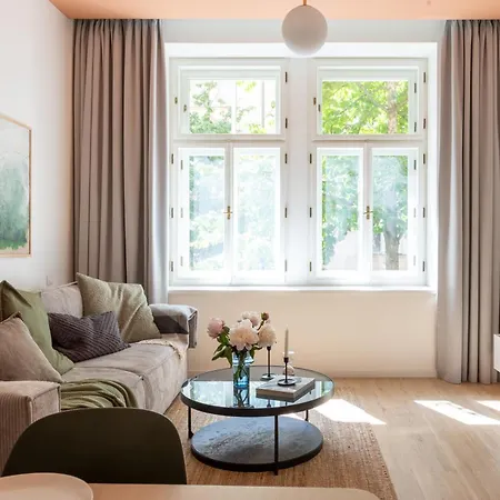 3bdr With Terrace And Electric Grill In Vinohrady By Days *