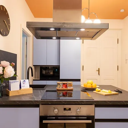 3bdr With Terrace And Electric Grill In Vinohrady By Days *