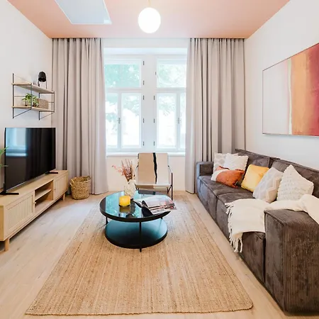 Days - 3bdr With Terrace In Residential Vinohrady * Prága