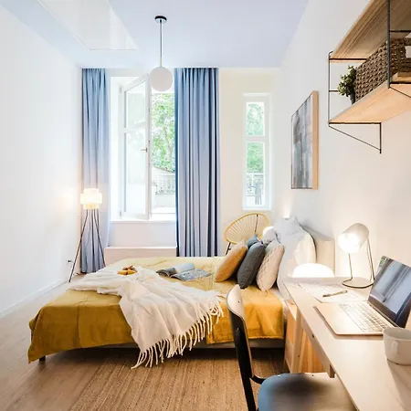 Days - 3bdr With Terrace In Residential Vinohrady Apartman *