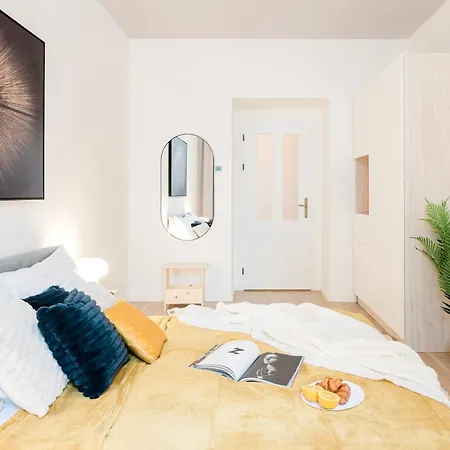 Days - 3bdr With Terrace In Residential Vinohrady