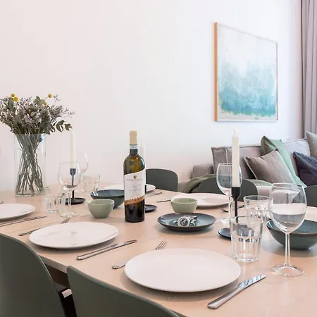 Days - 3bdr With Terrace In Residential Vinohrady Apartman *