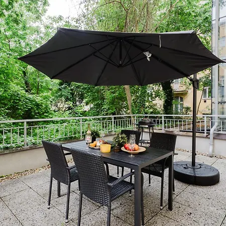 Days - 3bdr With Terrace In Residential Vinohrady Prága