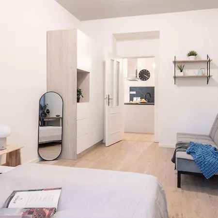 Days - 3bdr With Terrace In Residential Vinohrady *