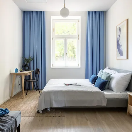 Days - 3bdr With Terrace In Residential Vinohrady